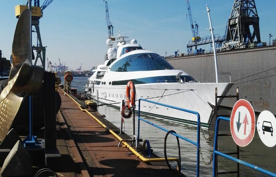 Hoyer liefert Diesel für Yacht und Kreuzfahrtriesen