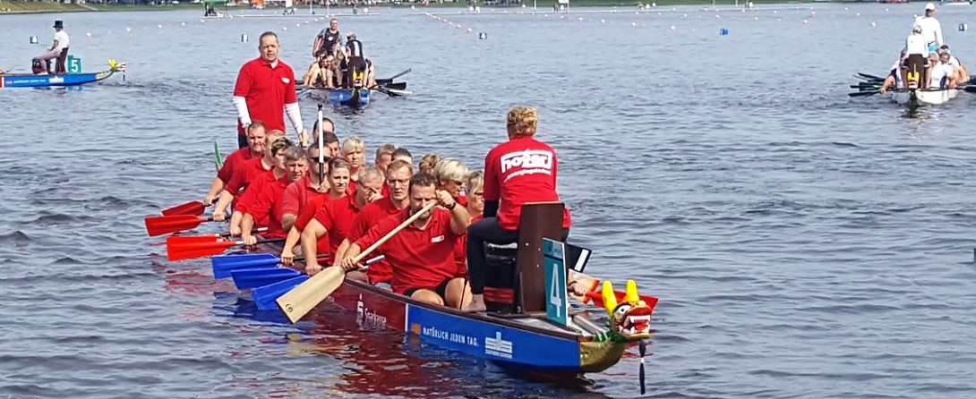 Hoyer-Team erreicht bei Drachenbootrennen den vierten Platz