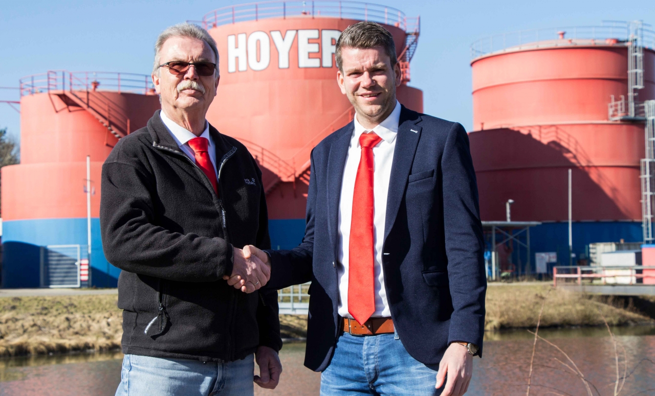 Hans-Jürgen Lohmann übergibt die Leitung des Hoyer Energie-Service im Wittinger Hafen an Torsten Koch
