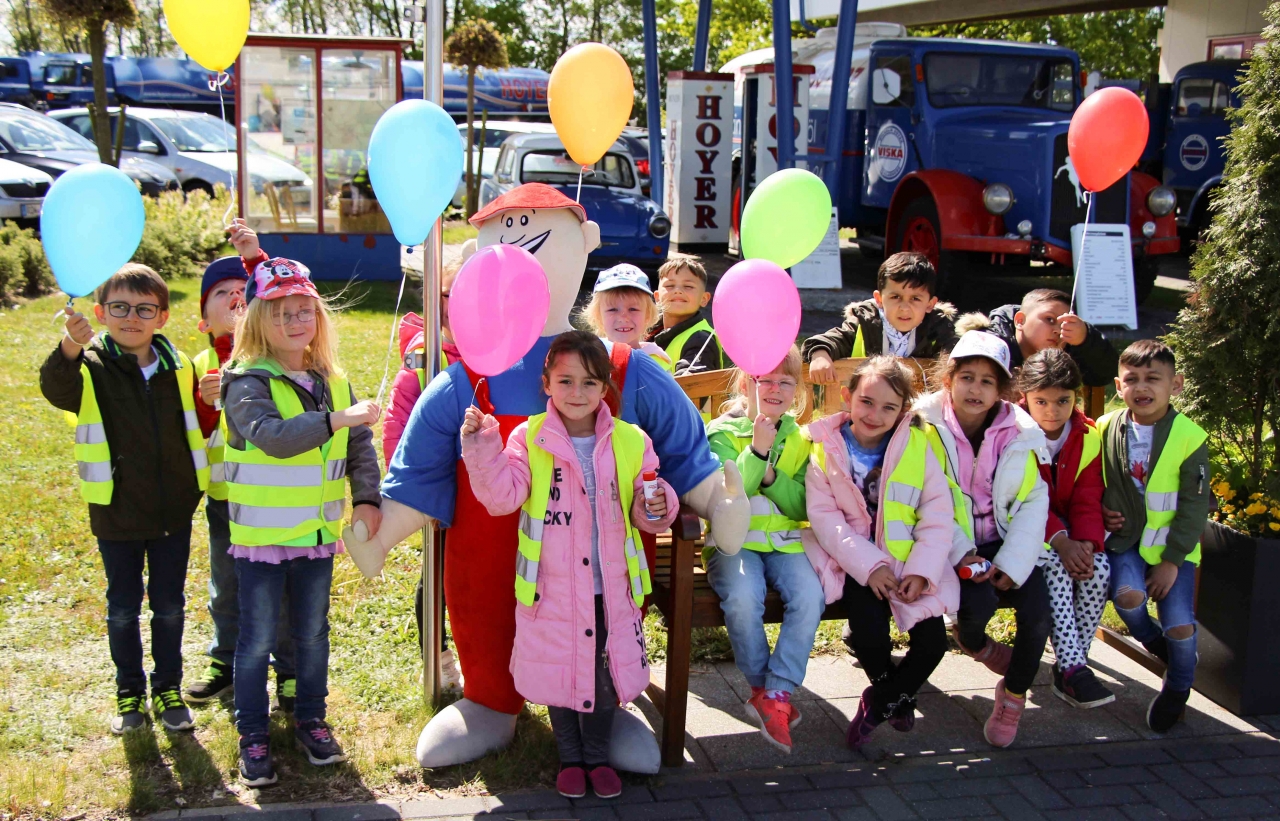 Fabula-Maxis besuchen Hoyer-Firmenzentrale
