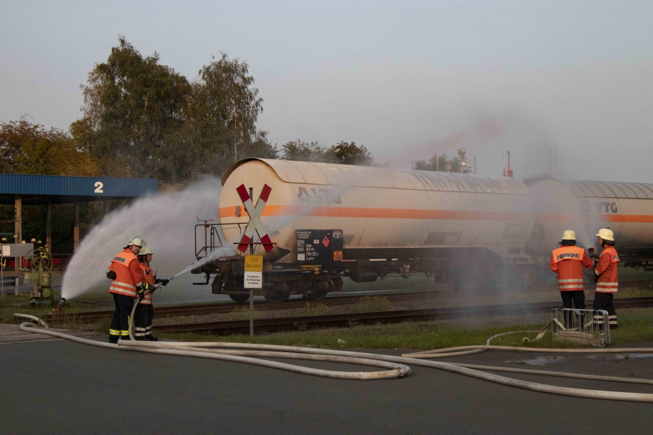 Feuerwehr trainierte den Ernstfall in der Hoyer-Zentrale