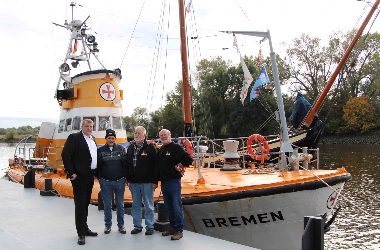 Hoyer sponsert Verein zum Erhalt des Seenotrettungskreuzers
