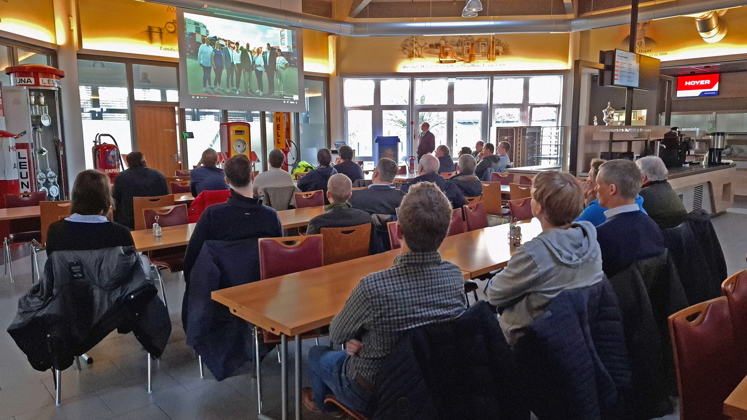 Gruppe der Landberatung Hoya e. V. besichtigt Firmensitz in Visselhövede