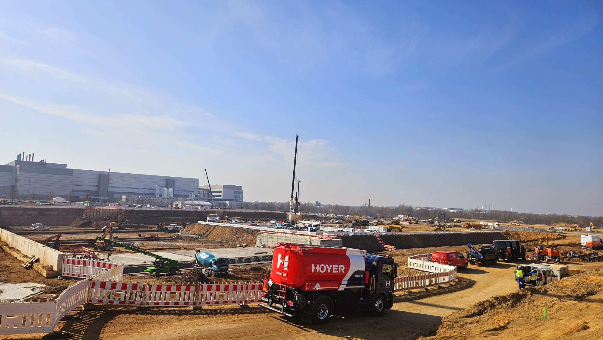 Hoyer versorgt Riesenbaustelle in Dresden