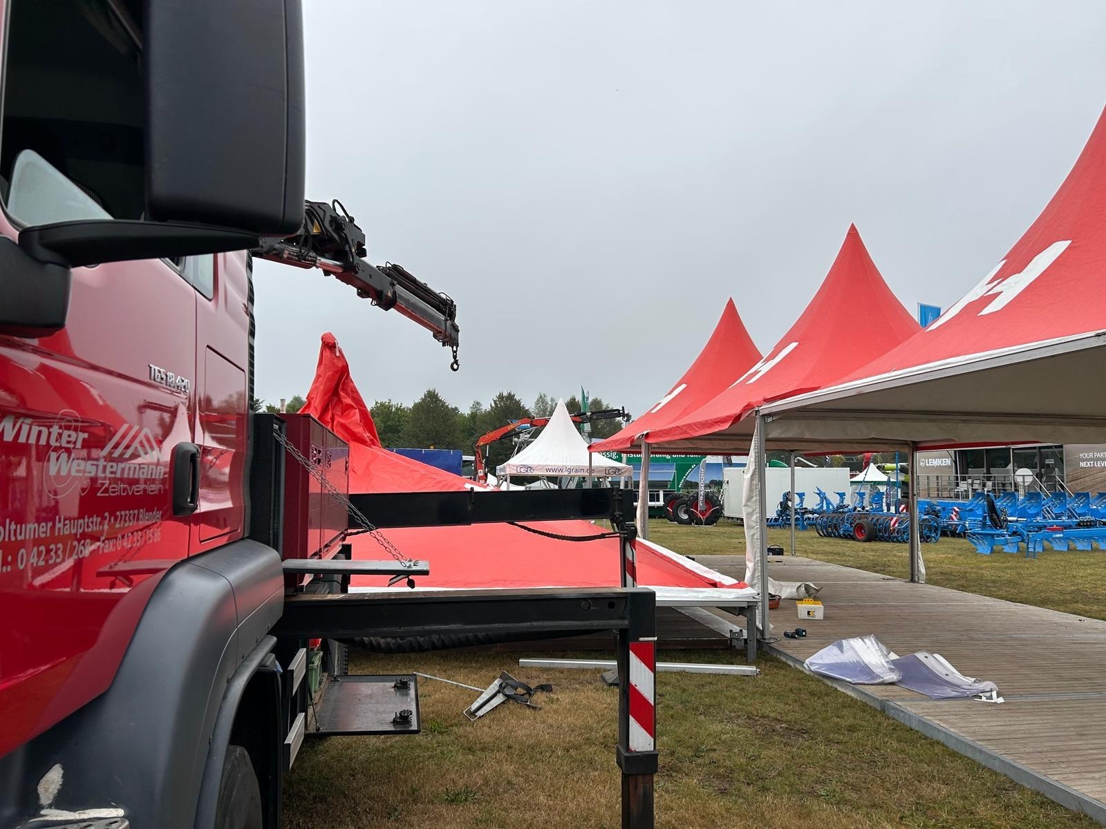 Aufbau in vollem Gange – Messe-Team bleibt im Takt