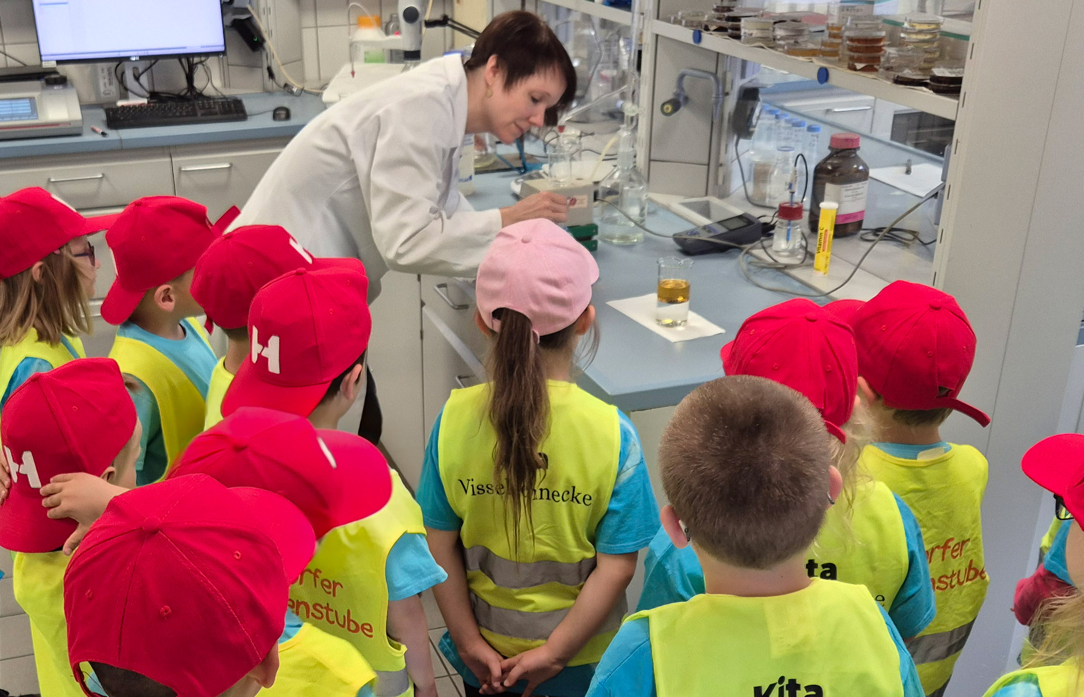 Kindergartengruppe besuchte die Firmenzentrale