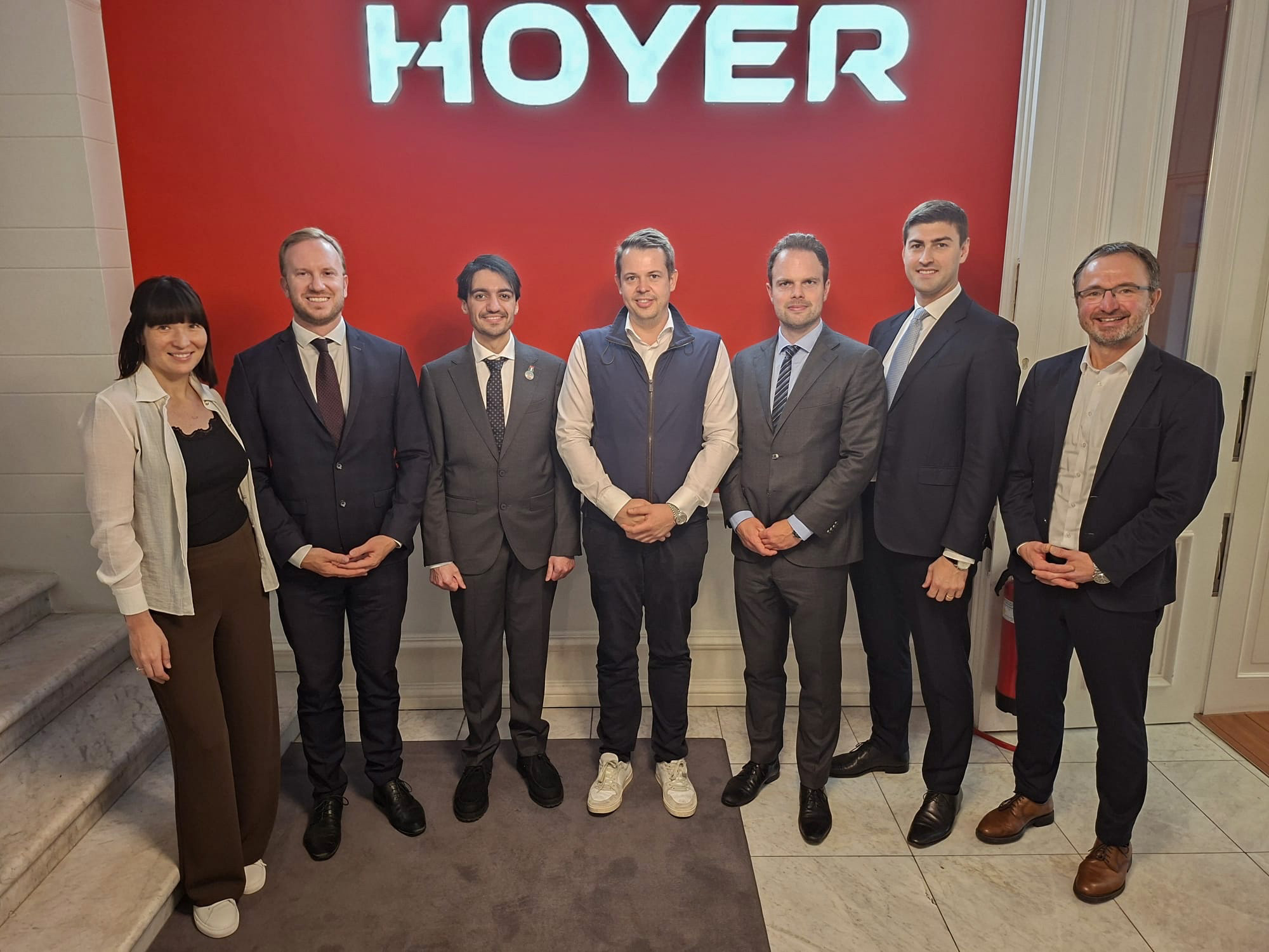 Hoyer tauscht sich mit langjährigen Partnern aus