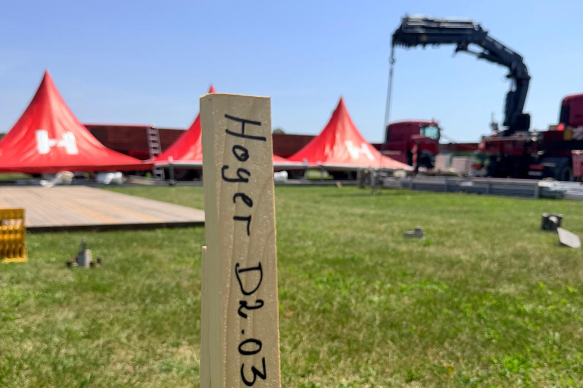 Hoyer auf den bekannten Messen im Norden vor Ort