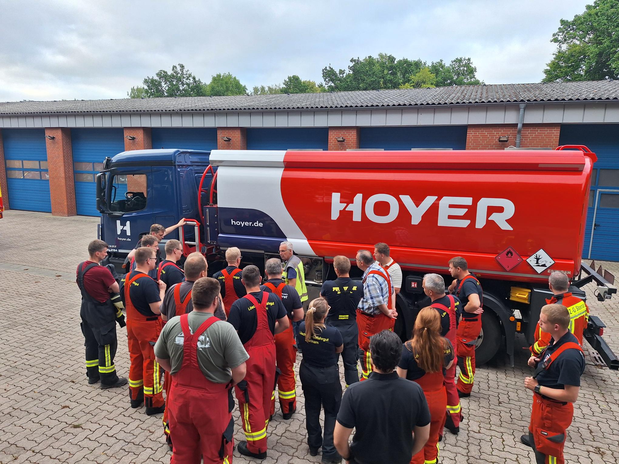 Hoyer unterstützt Gefahrgutspezialisten in Stormarn