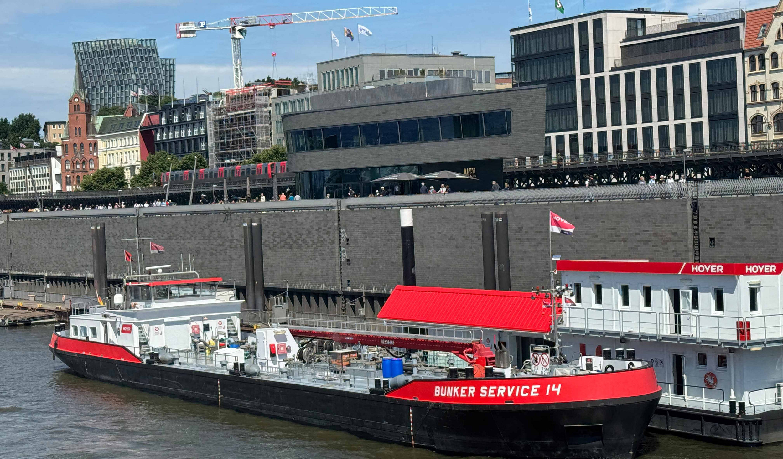 Hoyer Bunkerstation seit einem Jahr am Johannisbollwerk
